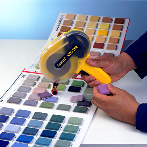 Устройство для нанесения клеепереносящих лент